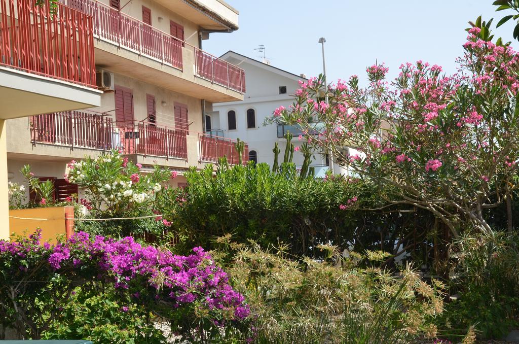 Casa Susanna Fondachello  Buitenkant foto